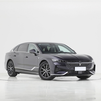 Closed Body Type 4WD Hybrid Electric Sedan Car with 5 Seats and Automatic Gearbox